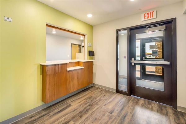 Hotel WOODSPRING SUITES BURLINGTON (Burlington)